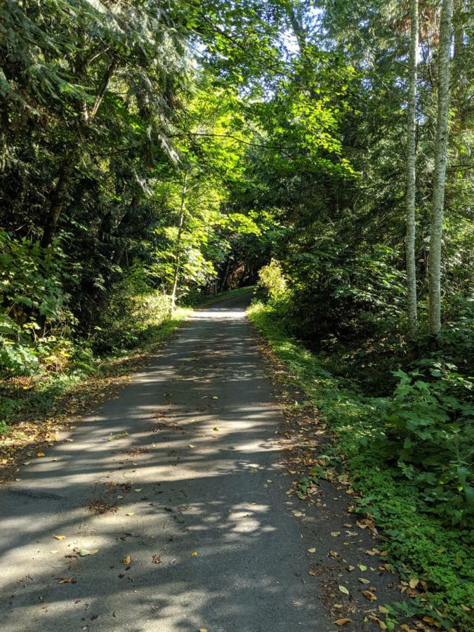 Апартаменты Oceanspray Hideaway North Saanich Экстерьер фото